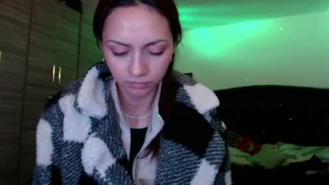 holy_julii online show from June 10, 3:50 am