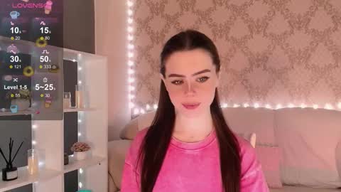 Mia online show from November 30, 4:30 am