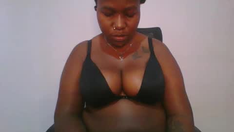 Snapshot of honey_beb chatting on October 24, 8:26 am honey_beb online show from October 24, 8:26 am