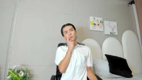 honey_hex_ online show from May 11, 4:04 pm