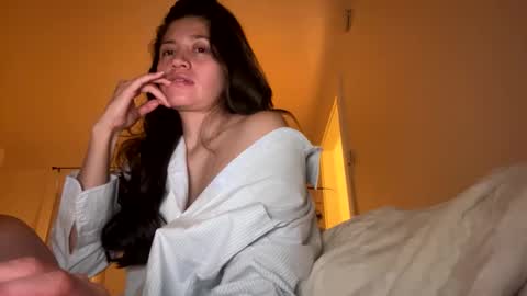 Snapshot of honey_laila chatting on February 18, 7:32 am honey_laila online show from February 18, 7:32 am