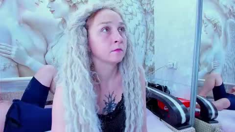 CHRISTIE and HERALD online show from January 18, 4:16 pm