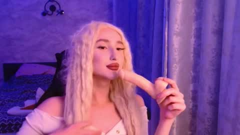 honey_sunset online show from November 30, 10:17 pm