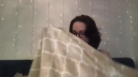 HoneyBeeXx69 online show from February 22, 6:39 am