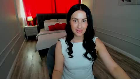 Jacqueline online show from July 3, 12:43 pm