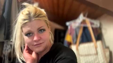 honeybuhnny online show from February 23, 2:47 am