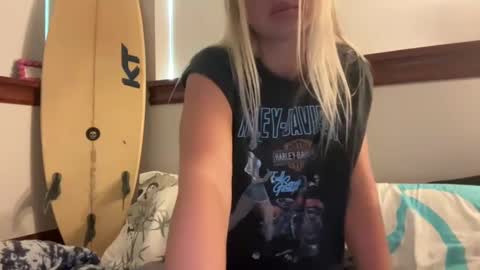 honeybun_z online show from October 8, 11:10 pm