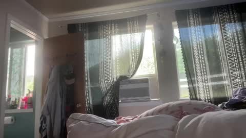 honeybun_z online show from February 3, 9:50 pm