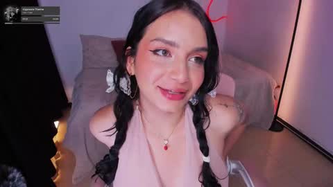 Snapshot of honeymoontea chatting on September 24, 1:56 am       online show from September 24, 1:56 am
