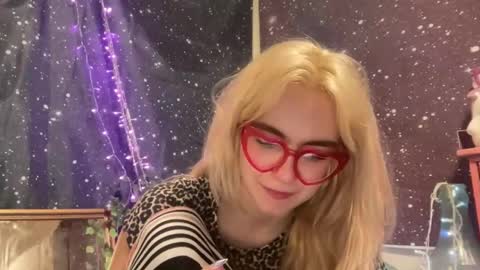 Snapshot of honeyxlimbed chatting on February 1, 4:14 am Emi Rose online show from February 1, 4:14 am