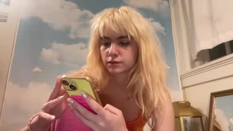 Snapshot of honeyxlimbed chatting on December 8, 6:01 am Emi Rose online show from December 8, 6:01 am