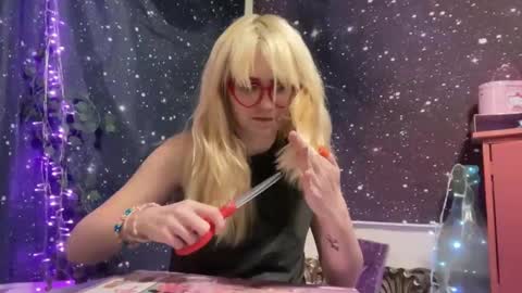 Snapshot of honeyxlimbed chatting on January 8, 4:44 am Emi Rose online show from January 8, 4:44 am