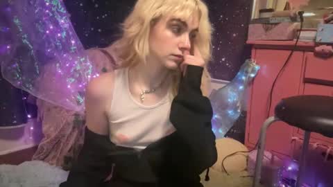 Snapshot of honeyxlimbed chatting on March 11, 6:08 am Emi Rose online show from March 11, 6:08 am