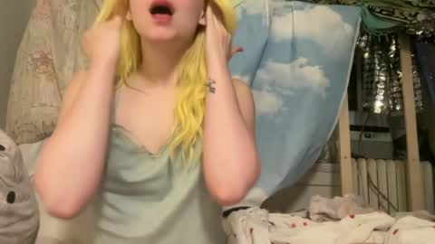 Emi Rose online show from June 22, 5:37 am