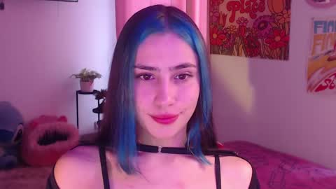 Snapshot of honeyypeaach chatting on December 5, 8:06 pm    online show from December 5, 8:06 pm