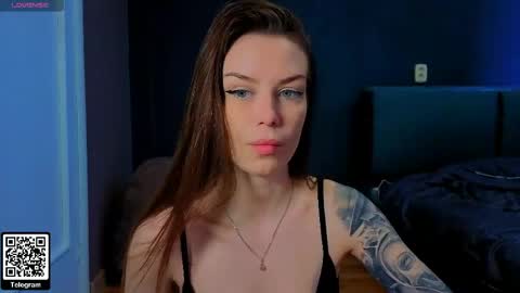 the perfectgirl online show from May 9, 9:59 am