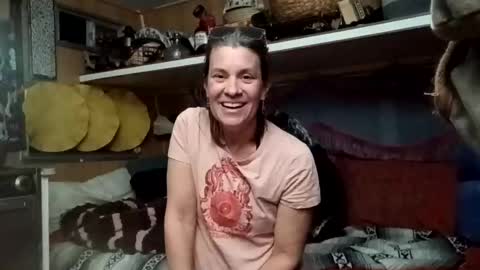 hoodoou online show from February 8, 1:53 am