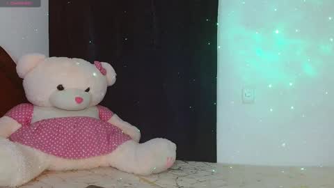 Snapshot of hoolly_jones chatting on October 16, 4:50 pm Hoollly Jones online show from October 16, 4:50 pm