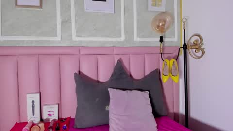 holly online show from January 5, 9:18 pm