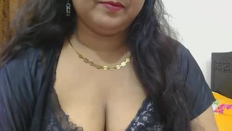Snapshot of horneydesibabe chatting on October 18, 6:34 pm horneydesibabe online show from October 18, 6:34 pm