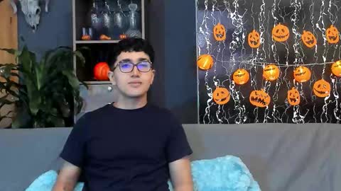 Alex and Camilo online show from October 26, 8:30 pm