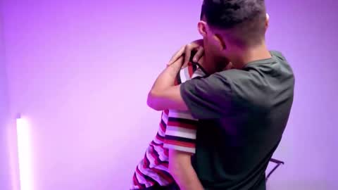 Alex and Camilo online show from November 29, 5:42 pm