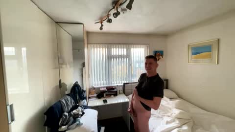 Hornylondon online show from October 27, 7:08 am