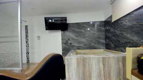 ronald and victoria online show from January 18, 2:09 am