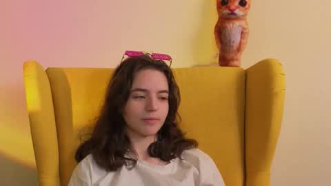 Mia online show from October 4, 8:12 am