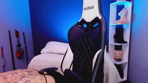 hot chocolate 4u online show from November 15, 4:41 pm