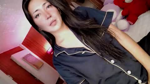 its me CLAUDIA online show from April 1, 1:39 am