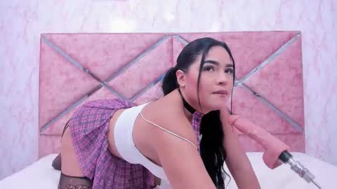 Snapshot of hot_emiily chatting on October 17, 11:47 am Emily online show from October 17, 11:47 am