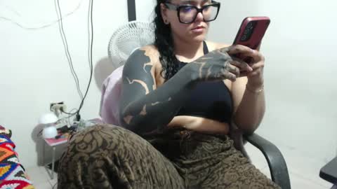 Snapshot of hotandpower10 chatting on September 28, 2:20 am Hot and PowerHOPE U MISS ME online show from September 28, 2:20 am