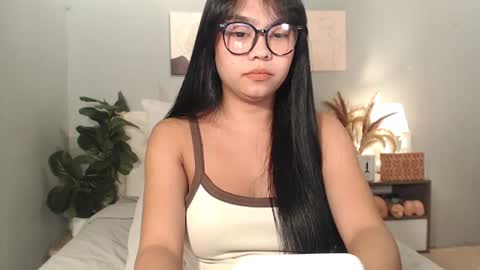 hotasian_gabby69 online show from July 12, 7:06 pm