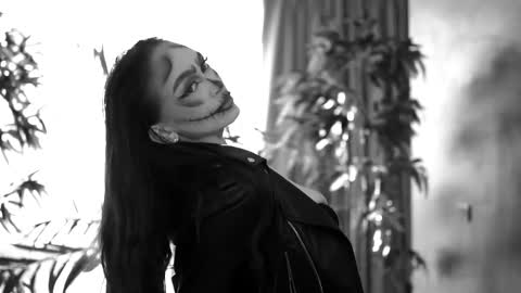 Anais online show from October 31, 10:26 am