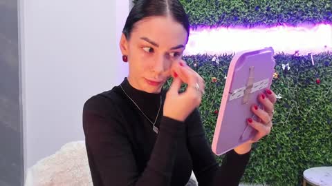 hotfallingdevil online show from December 20, 7:26 am