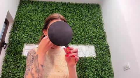 hotfallingdevil online show from April 9, 5:11 am