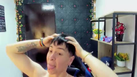 hannah online show from April 14, 2:26 am