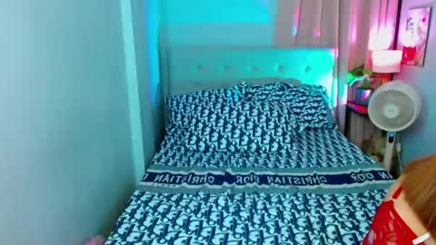 Layla online show from February 7, 2:26 pm