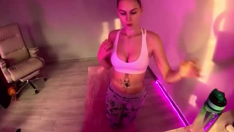 hotprincess2hot online show from December 3, 12:17 pm