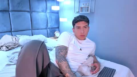 hott_boyy__ online show from November 7, 3:58 pm