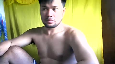 HottestPinoy32 online show from June 18, 4:51 am