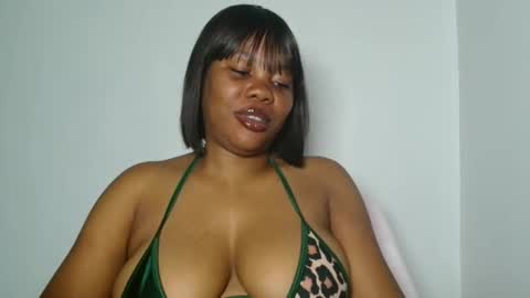hotty_lora889 online show from March 30, 7:14 pm