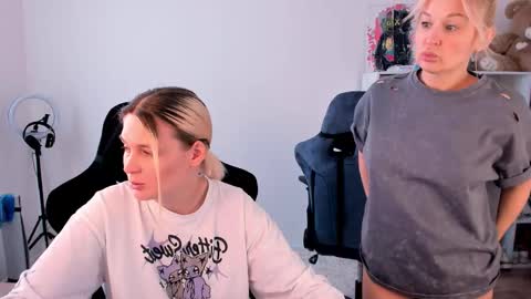 Nessie and Jessie online show from February 6, 11:57 am