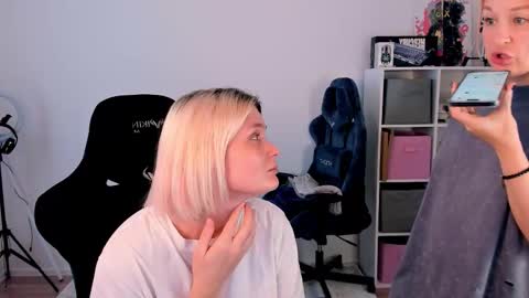 Nessie and Jessie online show from December 22, 11:28 am