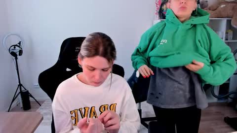 Nessie and Jessie online show from February 19, 11:53 am