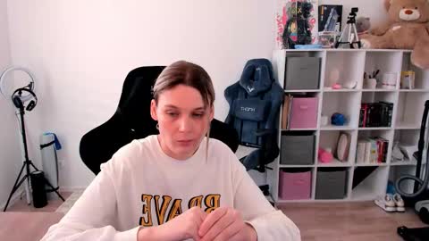 Nessie and Jessie online show from February 21, 11:35 am