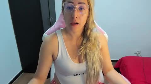 hottychrystal online show from December 22, 10:38 pm