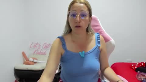 hottychrystal online show from December 15, 1:45 am