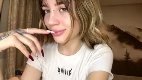 Chloe online show from December 17, 2:13 pm